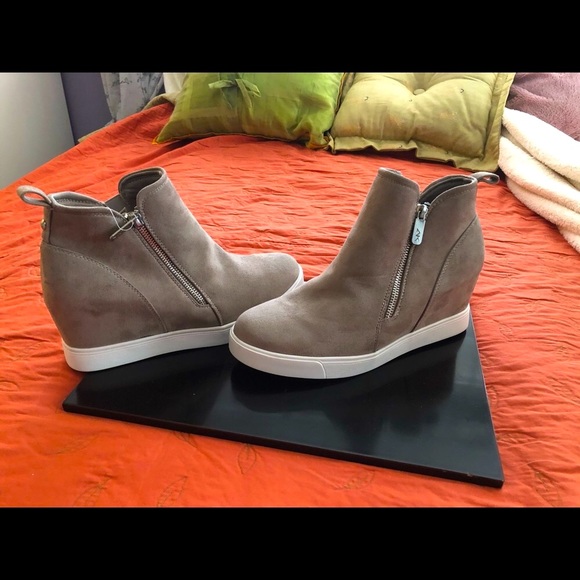 NWT*ANNE KLEIN TAN SUEDE SPORT HIDDEN HEEL BOOTIES/SHOES*9.5*NEVER WORN*MSRP$109 - Picture 4 of 6